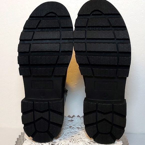 Girls Justice Chelsea Lug Bottom Boot - Picture 11 of 13